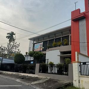 Oyo 93635 Rumah Singgah Cemara Syariah